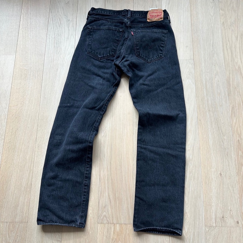 Levi's 501 Original Fit Jeans Mens 32x32 Black Straight Leg Button Fly Denim - Picture 2 of 11